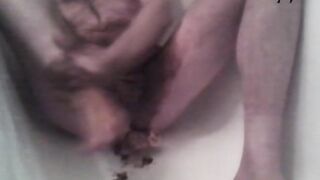 dildo and smearing in bathtube